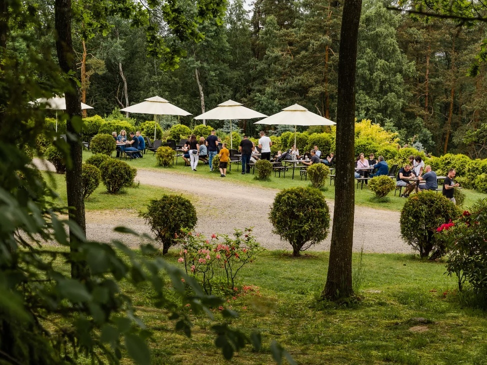 Folwark Zalesie obiekt konferencyjny z duzym terenem na imprezy plenerowe