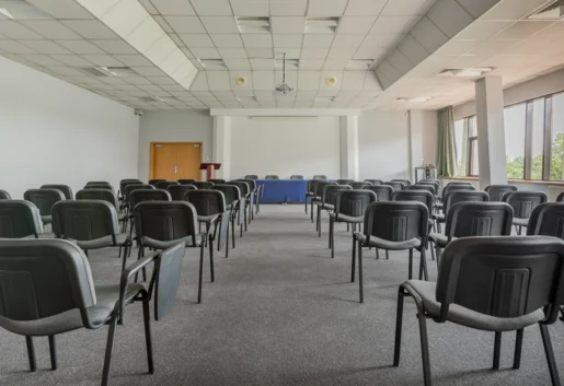 Sala konferencyjna B - ustawienie kinowe