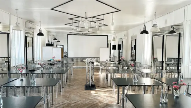 Samo Centrum Wszechświata/Warsaw Event Space - zdjęcie 2