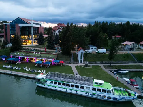 Hotel Robert's Port Lake Resort & SPA Nabrzeże hotelu, Marina nad Tałtami