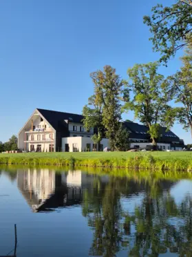 Natural Hotel - Ekologiczny Hotel z Plażą Na Wyspie w Rezerwacie Sosny Taborskie