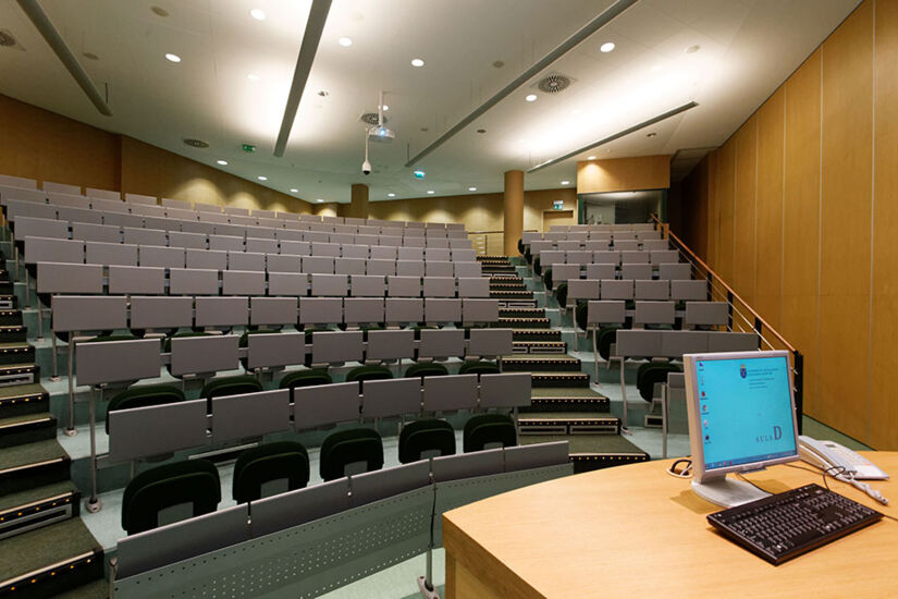 Aula B W Centrum Dydaktyczno-Kongresowe Wydziału Lekarskiego UJ W ...